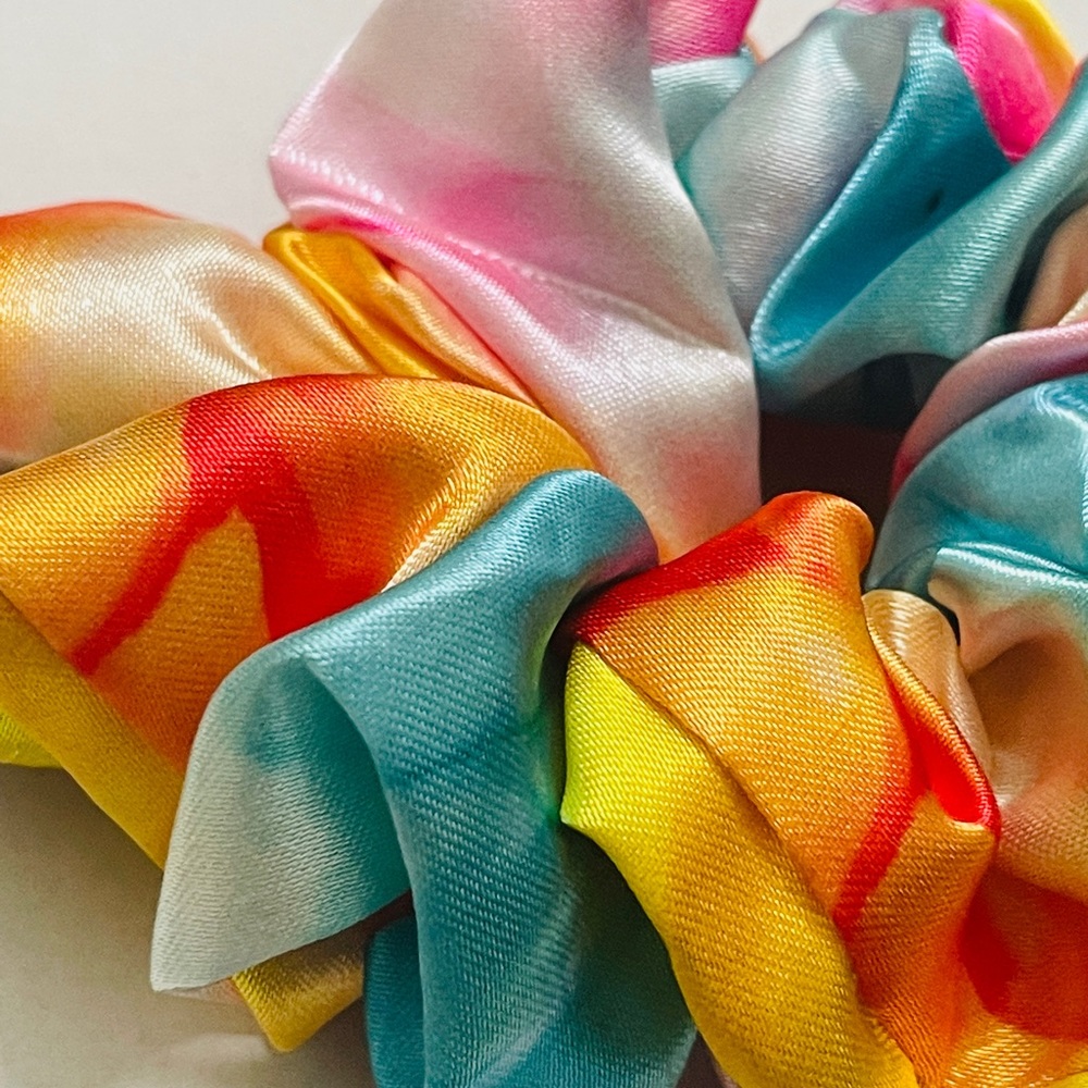 Satin multi color scrunchie - Picture 2 of 3